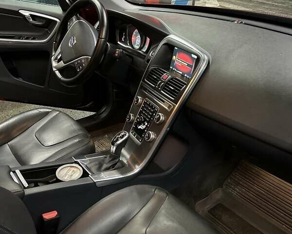 Красный Вольво ХС60, объемом двигателя 1.97 л и пробегом 156 тыс. км за 18250 $, фото 7 на Automoto.ua