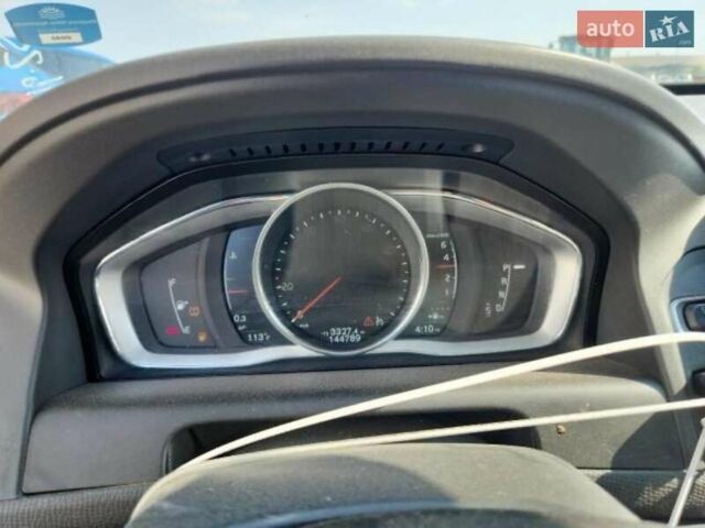Красный Вольво ХС60, объемом двигателя 2 л и пробегом 220 тыс. км за 12000 $, фото 1 на Automoto.ua