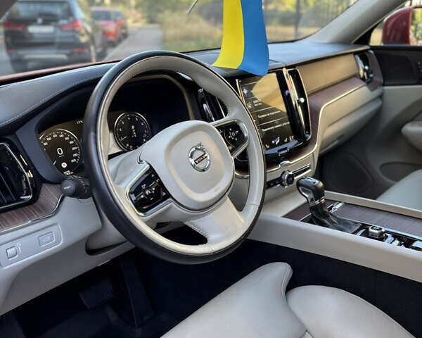 Вольво ХС60 2018 в Киеве на Automoto.ua Красный Вольво ХС60, объемом двигателя 1.97 л и пробегом 79 тыс. км за 38500 $, фото 9 на Automoto.ua