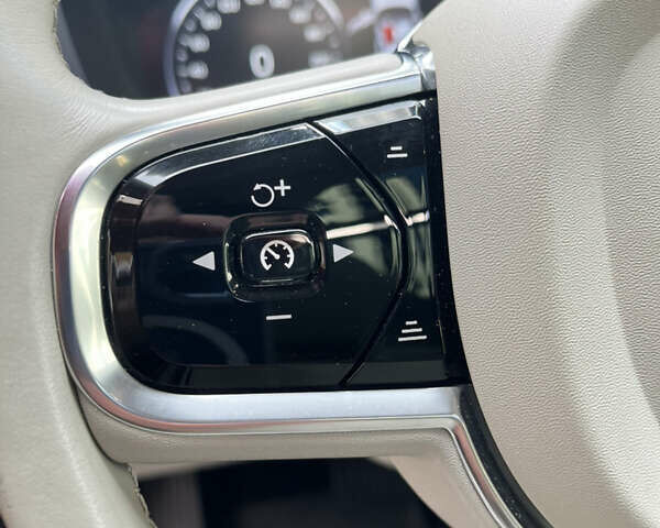 Вольво ХС60 2018 в Киеве на Automoto.ua Красный Вольво ХС60, объемом двигателя 1.97 л и пробегом 79 тыс. км за 38500 $, фото 22 на Automoto.ua