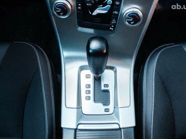 Вольво ХС60 2010 у Києві на Automoto.ua Вольво ХС60, об'ємом двигуна 2.4 л та пробігом 215 тис. км за 14900 $, фото 24 на Automoto.ua