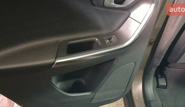 Вольво ХС60 2011 в Дубно на Automoto.ua Вольво ХС60, объемом двигателя 2.4 л и пробегом 285 тыс. км за 15900 $, фото 16 на Automoto.ua