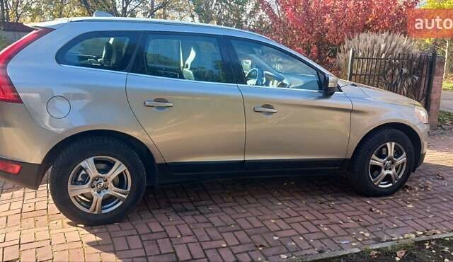 Вольво ХС60 2011 в Дубно на Automoto.ua Вольво ХС60, объемом двигателя 2.4 л и пробегом 285 тыс. км за 15900 $, фото 6 на Automoto.ua