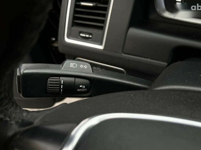 Вольво ХС60, об'ємом двигуна 2.4 л та пробігом 303 тис. км за 17200 $, фото 15 на Automoto.ua