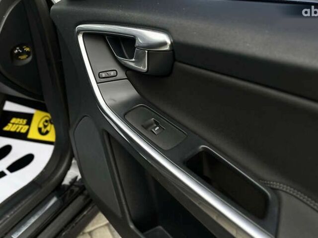 Вольво ХС60, объемом двигателя 2.4 л и пробегом 296 тыс. км за 17799 $, фото 25 на Automoto.ua