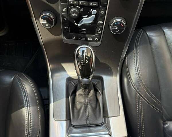 Вольво ХС60, объемом двигателя 2.4 л и пробегом 292 тыс. км за 20000 $, фото 4 на Automoto.ua