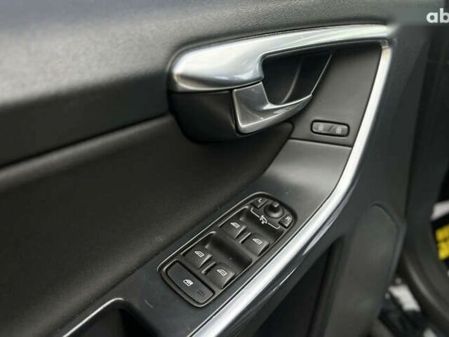 Вольво ХС60, объемом двигателя 2.4 л и пробегом 296 тыс. км за 17799 $, фото 10 на Automoto.ua