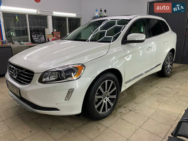Вольво ХС60, объемом двигателя 3 л и пробегом 139 тыс. км за 15900 $, фото 1 на Automoto.ua
