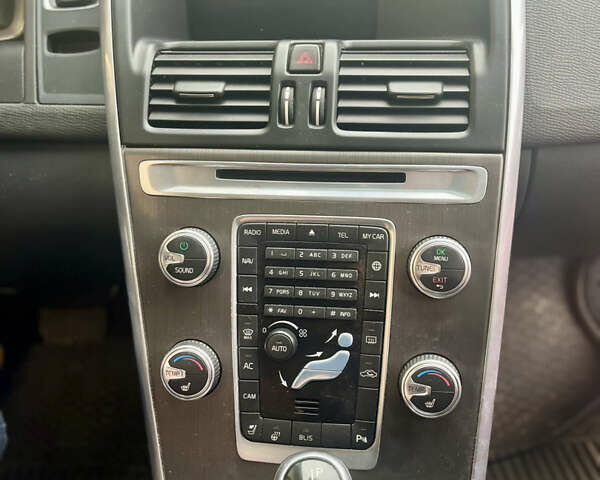 Вольво ХС60, об'ємом двигуна 2.5 л та пробігом 117 тис. км за 19000 $, фото 13 на Automoto.ua