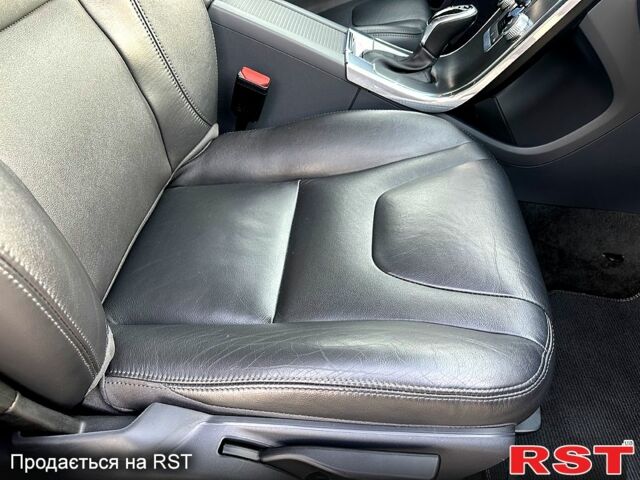 Вольво ХС60, об'ємом двигуна 2 л та пробігом 139 тис. км за 21300 $, фото 12 на Automoto.ua