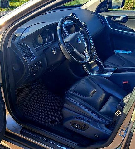 Вольво ХС60, объемом двигателя 2 л и пробегом 172 тыс. км за 16200 $, фото 5 на Automoto.ua