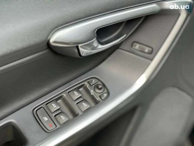 Вольво ХС60, об'ємом двигуна 2 л та пробігом 199 тис. км за 18000 $, фото 7 на Automoto.ua