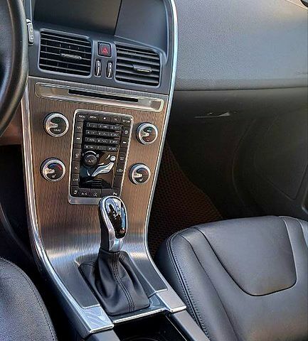 Вольво ХС60, объемом двигателя 2 л и пробегом 172 тыс. км за 16200 $, фото 4 на Automoto.ua