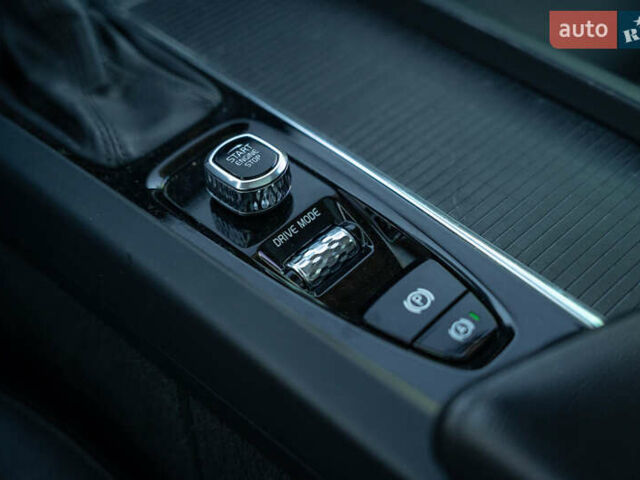 Вольво ХС60 2018 в Черновцах на Automoto.ua Вольво ХС60, объемом двигателя 1.97 л и пробегом 117 тыс. км за 25800 $, фото 31 на Automoto.ua