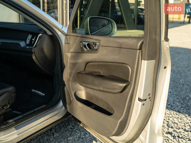 Вольво ХС60 2018 в Черновцах на Automoto.ua Вольво ХС60, объемом двигателя 1.97 л и пробегом 117 тыс. км за 25800 $, фото 41 на Automoto.ua