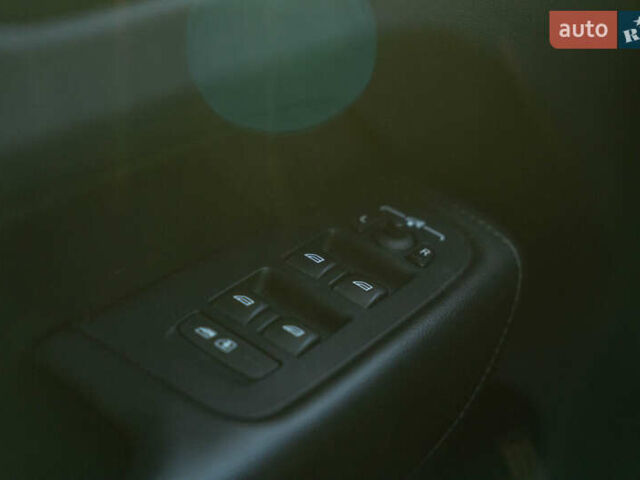 Вольво ХС60 2018 в Черновцах на Automoto.ua Вольво ХС60, объемом двигателя 1.97 л и пробегом 117 тыс. км за 25800 $, фото 18 на Automoto.ua