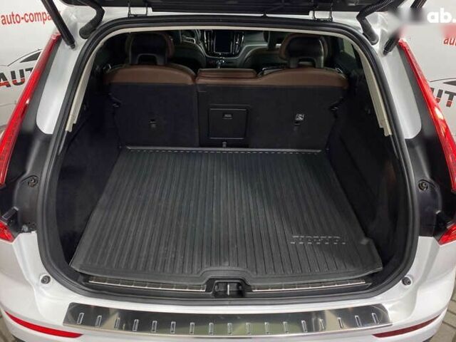 Вольво ХС60, объемом двигателя 2 л и пробегом 130 тыс. км за 25950 $, фото 4 на Automoto.ua