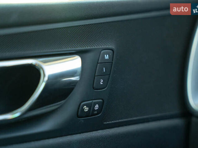 Вольво ХС60 2018 в Черновцах на Automoto.ua Вольво ХС60, объемом двигателя 1.97 л и пробегом 117 тыс. км за 25800 $, фото 17 на Automoto.ua