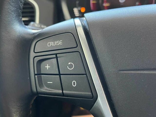 Сірий Вольво ХС60, об'ємом двигуна 2 л та пробігом 172 тис. км за 16700 $, фото 12 на Automoto.ua