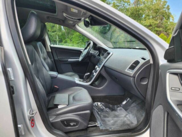 Серый Вольво ХС60, объемом двигателя 2.5 л и пробегом 77 тыс. км за 10200 $, фото 9 на Automoto.ua