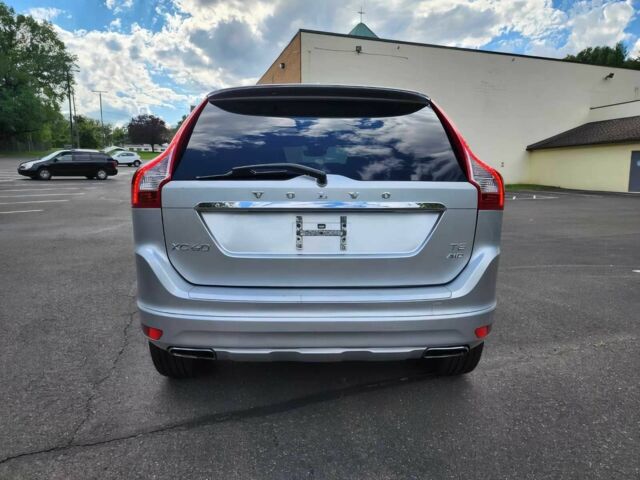 Серый Вольво ХС60, объемом двигателя 2.5 л и пробегом 77 тыс. км за 10200 $, фото 6 на Automoto.ua