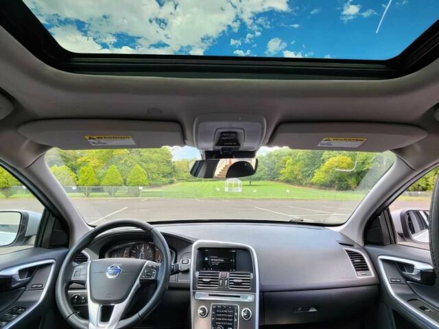 Серый Вольво ХС60, объемом двигателя 2.5 л и пробегом 77 тыс. км за 10200 $, фото 11 на Automoto.ua