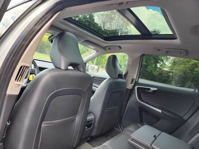 Серый Вольво ХС60, объемом двигателя 2.5 л и пробегом 77 тыс. км за 10200 $, фото 12 на Automoto.ua