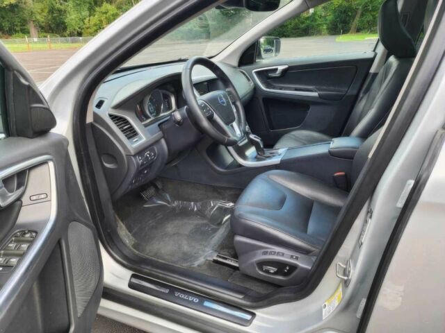 Серый Вольво ХС60, объемом двигателя 2.5 л и пробегом 77 тыс. км за 10200 $, фото 10 на Automoto.ua