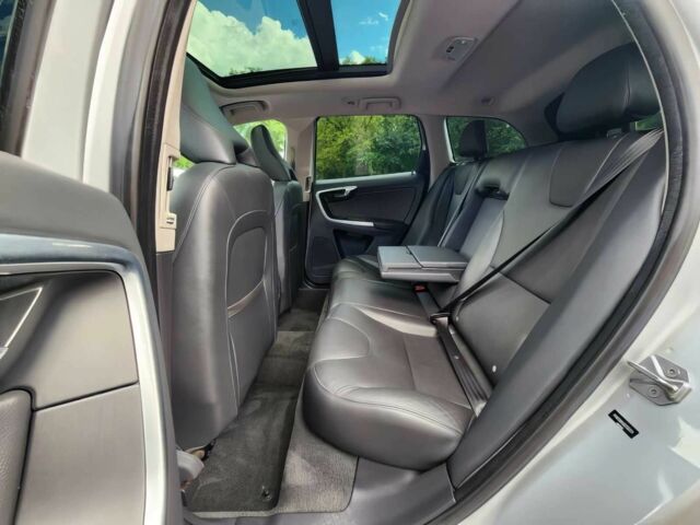 Серый Вольво ХС60, объемом двигателя 2.5 л и пробегом 77 тыс. км за 10200 $, фото 13 на Automoto.ua