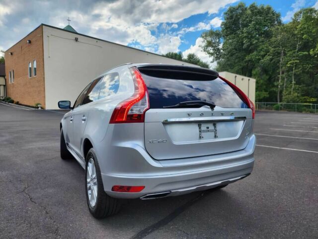 Серый Вольво ХС60, объемом двигателя 2.5 л и пробегом 77 тыс. км за 10200 $, фото 5 на Automoto.ua