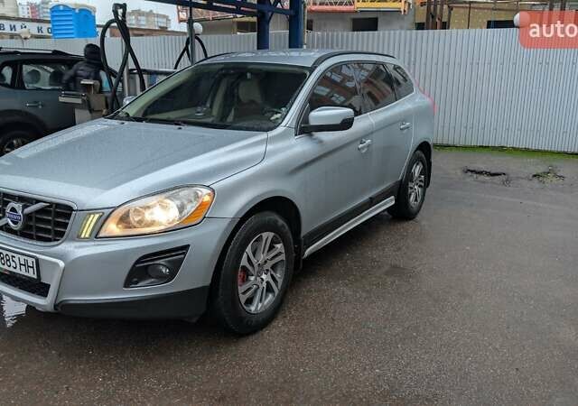 Серый Вольво ХС60, объемом двигателя 2.4 л и пробегом 278 тыс. км за 12300 $, фото 2 на Automoto.ua