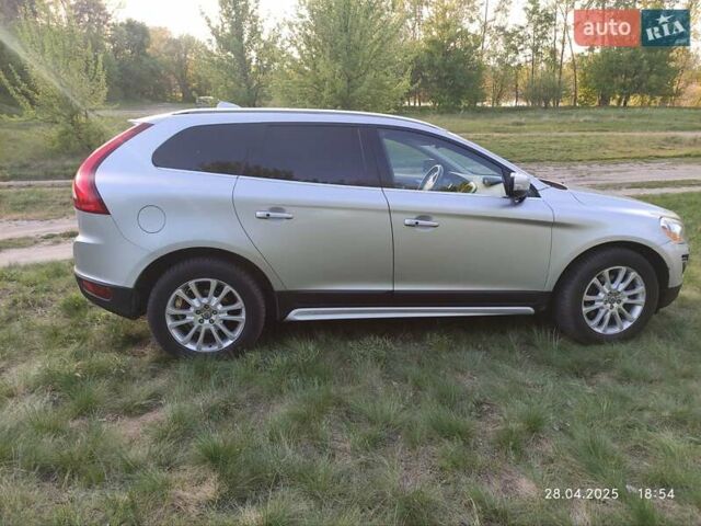 Вольво ХС60 2009 в Миргороде на Automoto.ua Серый Вольво ХС60, объемом двигателя 2.4 л и пробегом 379 тыс. км за 12500 $, фото 2 на Automoto.ua