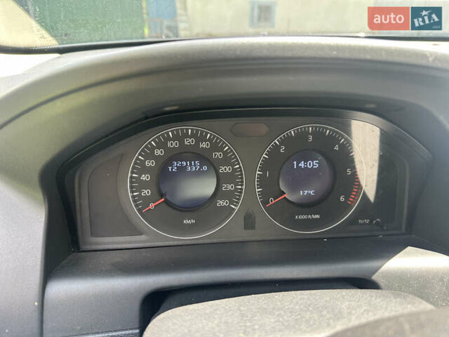 Серый Вольво ХС60, объемом двигателя 2.4 л и пробегом 329 тыс. км за 9800 $, фото 1 на Automoto.ua