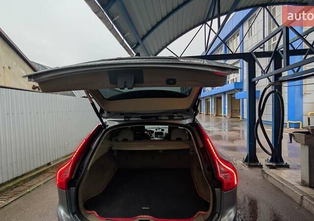 Серый Вольво ХС60, объемом двигателя 2.4 л и пробегом 278 тыс. км за 12300 $, фото 9 на Automoto.ua