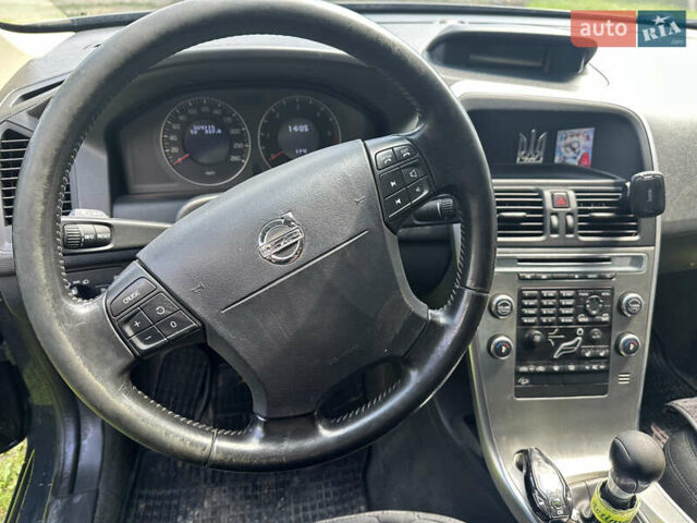 Серый Вольво ХС60, объемом двигателя 2.4 л и пробегом 329 тыс. км за 9800 $, фото 5 на Automoto.ua