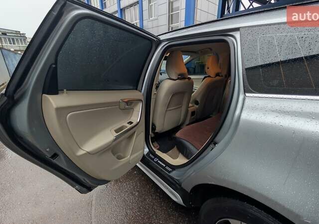 Серый Вольво ХС60, объемом двигателя 2.4 л и пробегом 278 тыс. км за 12300 $, фото 10 на Automoto.ua