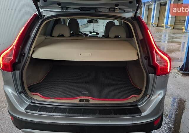 Серый Вольво ХС60, объемом двигателя 2.4 л и пробегом 278 тыс. км за 12300 $, фото 8 на Automoto.ua