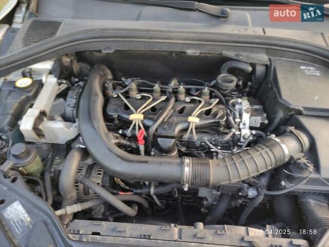 Вольво ХС60 2009 в Миргороде на Automoto.ua Серый Вольво ХС60, объемом двигателя 2.4 л и пробегом 379 тыс. км за 12500 $, фото 17 на Automoto.ua