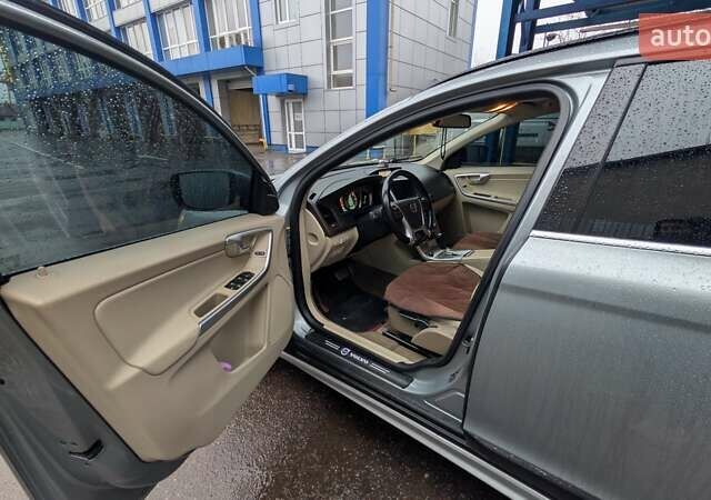 Серый Вольво ХС60, объемом двигателя 2.4 л и пробегом 278 тыс. км за 12300 $, фото 11 на Automoto.ua