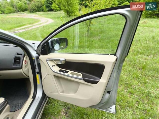 Вольво ХС60 2009 в Миргороде на Automoto.ua Серый Вольво ХС60, объемом двигателя 2.4 л и пробегом 379 тыс. км за 12500 $, фото 35 на Automoto.ua