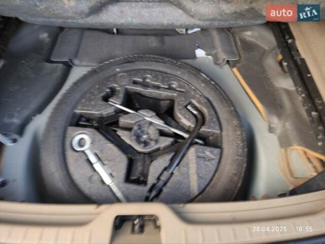 Вольво ХС60 2009 в Миргороде на Automoto.ua Серый Вольво ХС60, объемом двигателя 2.4 л и пробегом 379 тыс. км за 12500 $, фото 7 на Automoto.ua