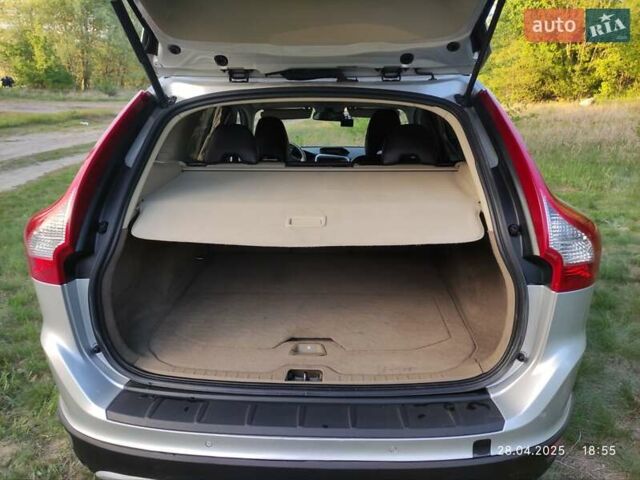 Вольво ХС60 2009 в Миргороде на Automoto.ua Серый Вольво ХС60, объемом двигателя 2.4 л и пробегом 379 тыс. км за 12500 $, фото 6 на Automoto.ua