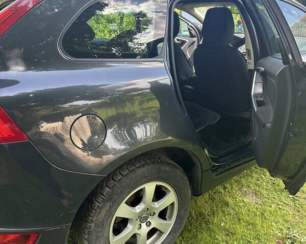 Серый Вольво ХС60, объемом двигателя 2.4 л и пробегом 329 тыс. км за 9800 $, фото 3 на Automoto.ua