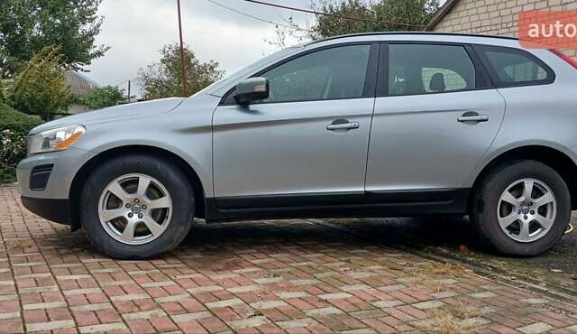 Сірий Вольво ХС60, об'ємом двигуна 2 л та пробігом 282 тис. км за 13900 $, фото 8 на Automoto.ua