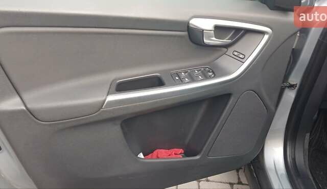 Серый Вольво ХС60, объемом двигателя 2 л и пробегом 282 тыс. км за 13500 $, фото 14 на Automoto.ua