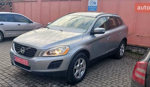 Серый Вольво ХС60, объемом двигателя 2 л и пробегом 282 тыс. км за 13500 $, фото 1 на Automoto.ua
