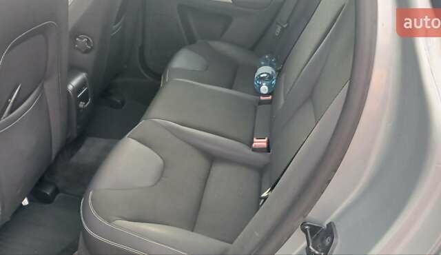 Серый Вольво ХС60, объемом двигателя 2 л и пробегом 282 тыс. км за 13700 $, фото 1 на Automoto.ua