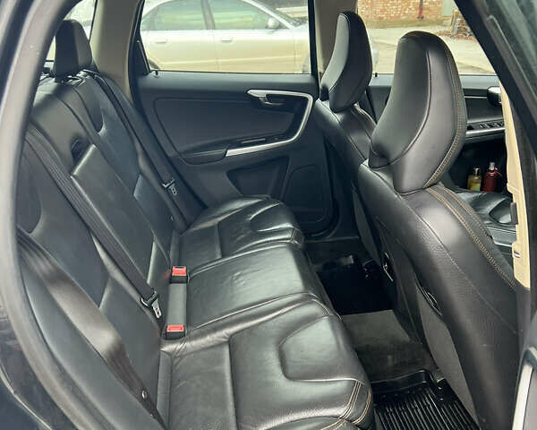 Вольво ХС60 2010 в Каменское - Днепродзержинск на Automoto.ua Серый Вольво ХС60, объемом двигателя 1.9 л и пробегом 218 тыс. км за 11900 $, фото 5 на Automoto.ua