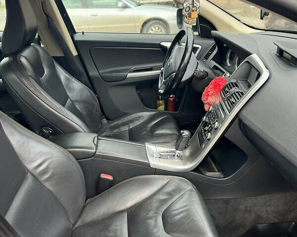 Вольво ХС60 2010 в Каменское - Днепродзержинск на Automoto.ua Серый Вольво ХС60, объемом двигателя 1.9 л и пробегом 218 тыс. км за 11900 $, фото 8 на Automoto.ua