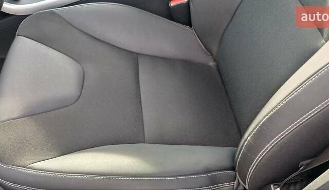 Серый Вольво ХС60, объемом двигателя 2 л и пробегом 282 тыс. км за 13700 $, фото 2 на Automoto.ua